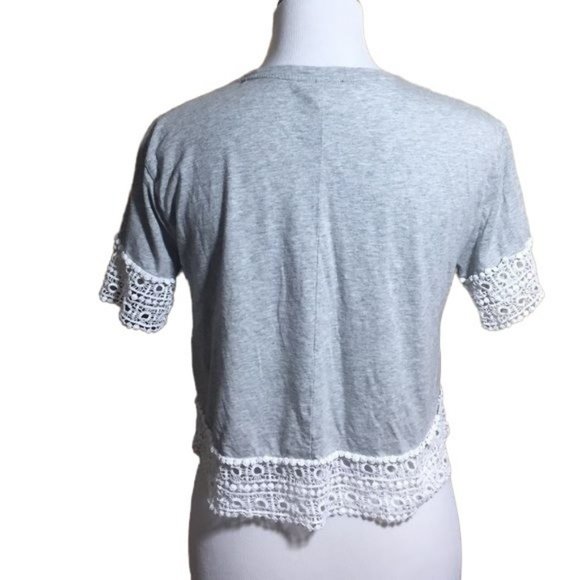 Forever 21 Crochet Trim Gray Cropped Flowy Tee size S - Picture 4 of 5